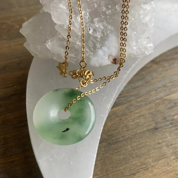 PI DAINTY GOLD JADE DONUT PENDANT NECKLACE - Picture 1 of 4